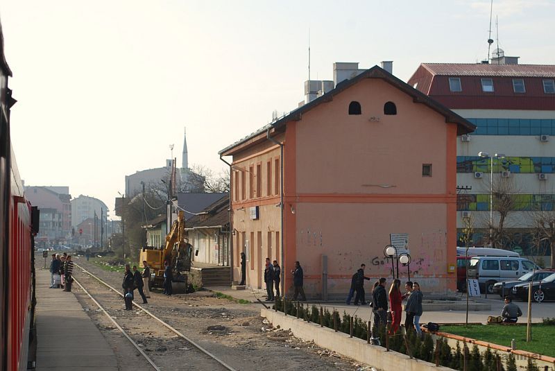 Einfahrt nach Ferizaj (srb: Uroševac) mit dem IC nach Skopje.